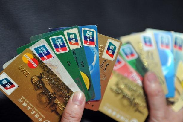 信用卡有四个禁忌，触碰后会带来什么后果？银行经理解释得很清楚