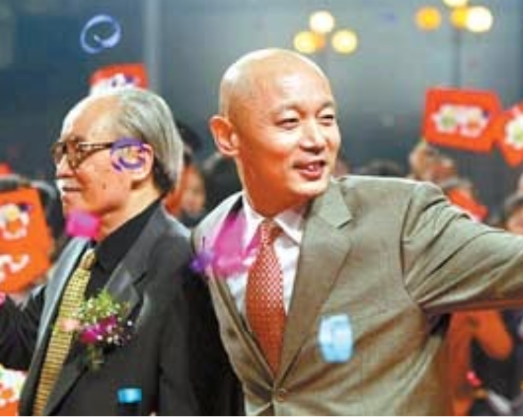 妻子长相平平，为何被葛优宠了36年？