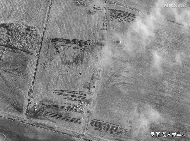 卫星图像显示俄罗斯大量地面部队集结在白俄境内