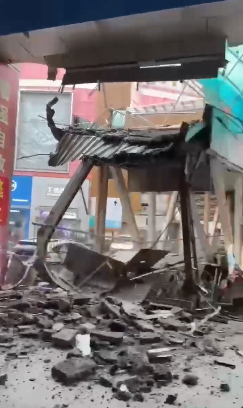 暂无人员伤亡！东莞市区中心一条人行天桥坍塌