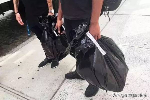 巴黎世家卖1万2的塑料袋，跟你家垃圾袋长一样