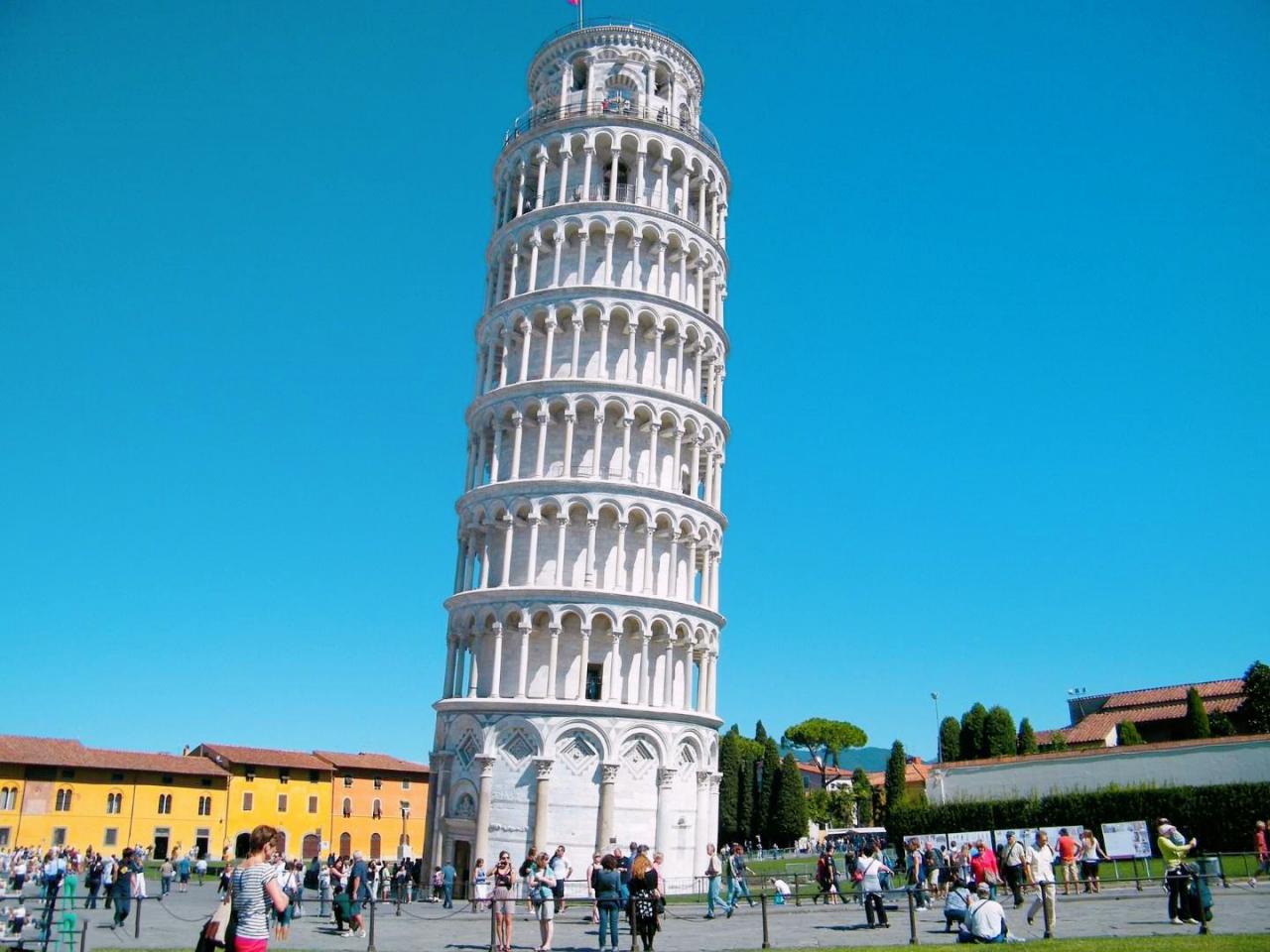 意大利的比萨斜塔，倾斜状态众人纷纭，背后的原因到底是什么？