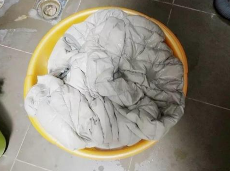 怎么保养羽绒服？干洗和水洗哪种好？其实有很多人都做错了