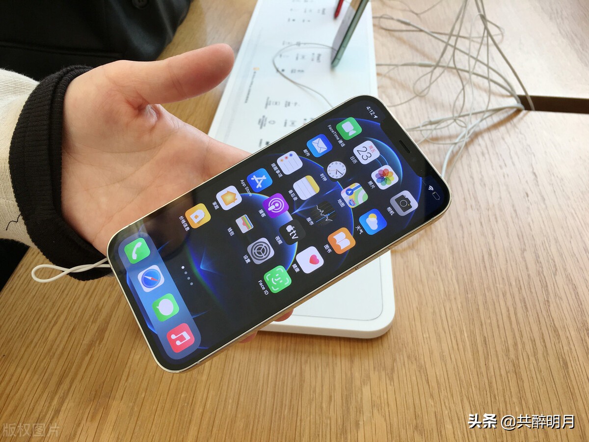 一个苹果老用户眼中的iPhone12，苹果真正的双卡双待手机