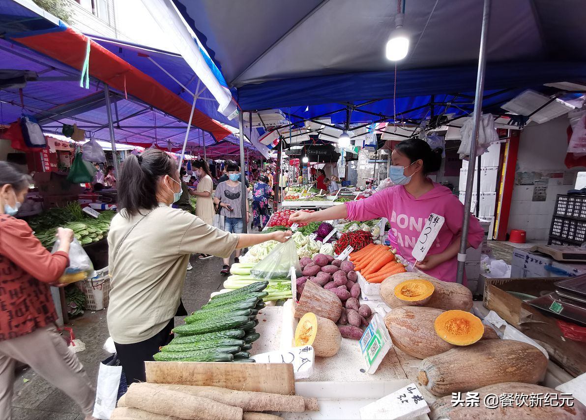 摆摊卖菜月入三四万？90后卖菜的阿姨，揭秘到底能赚多少？