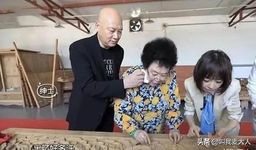 同戏不同命，62岁徐少华景区卖唱，迟重瑞却娶500亿女首富