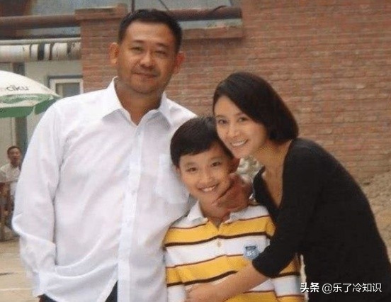 姜文姜武是亲兄弟，但审美不同，两人的妻子一个甜美一个顾家
