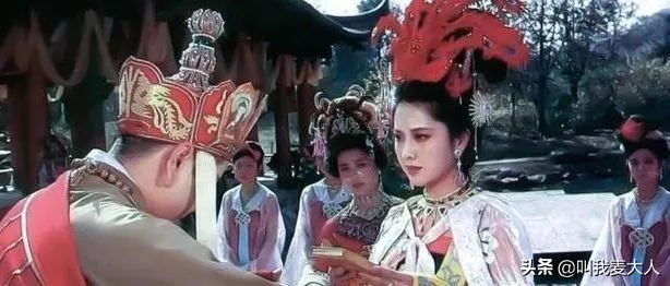 同戏不同命，62岁徐少华景区卖唱，迟重瑞却娶500亿女首富