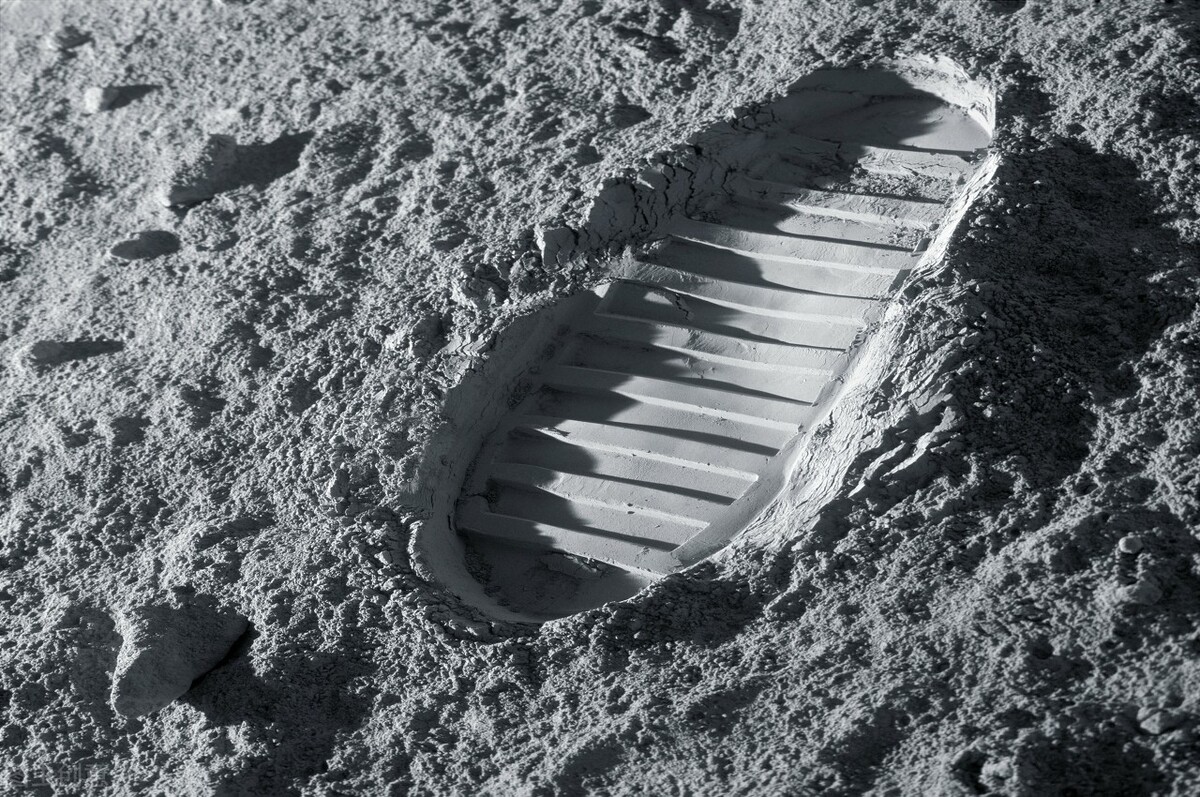 1969年阿姆斯特朗在月球留下的人类足迹，需要多久才能消失？