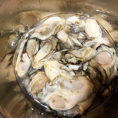 这道温拌海蛎子香极了，儿子三天两头就要吃