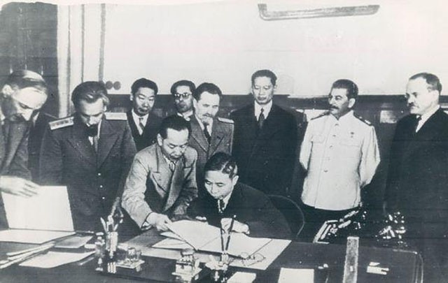 1945年，蒋介石承认外蒙古独立，***两次提出收回未果，成心结