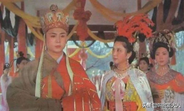 同戏不同命，62岁徐少华景区卖唱，迟重瑞却娶500亿女首富