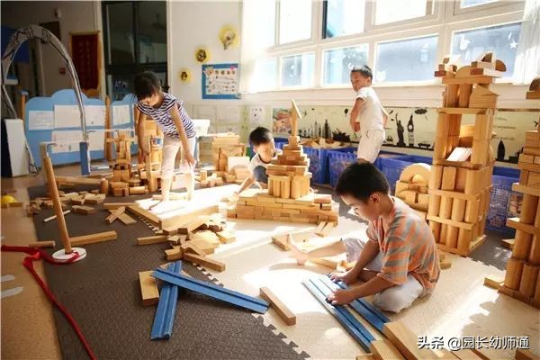 幼儿园保育员的工作就是打扫、擦洗、喂饭吗？当然不是