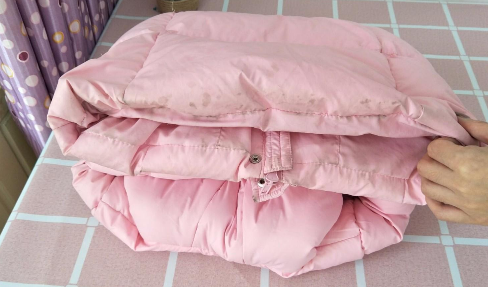 怎么保养羽绒服？干洗和水洗哪种好？其实有很多人都做错了