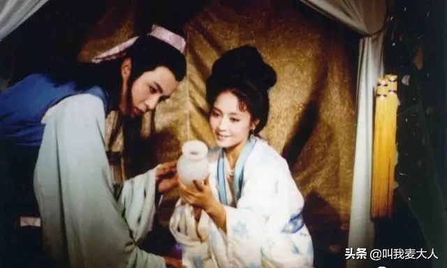 同戏不同命，62岁徐少华景区卖唱，迟重瑞却娶500亿女首富