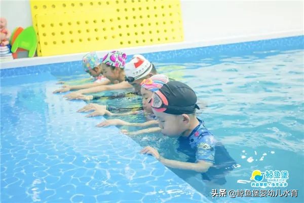 宝贝们！学习游泳时这几点水感练习必不可少