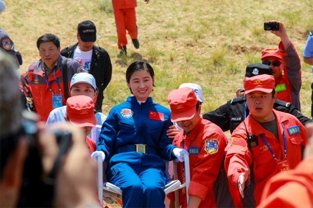 中国首位女宇航员——刘洋