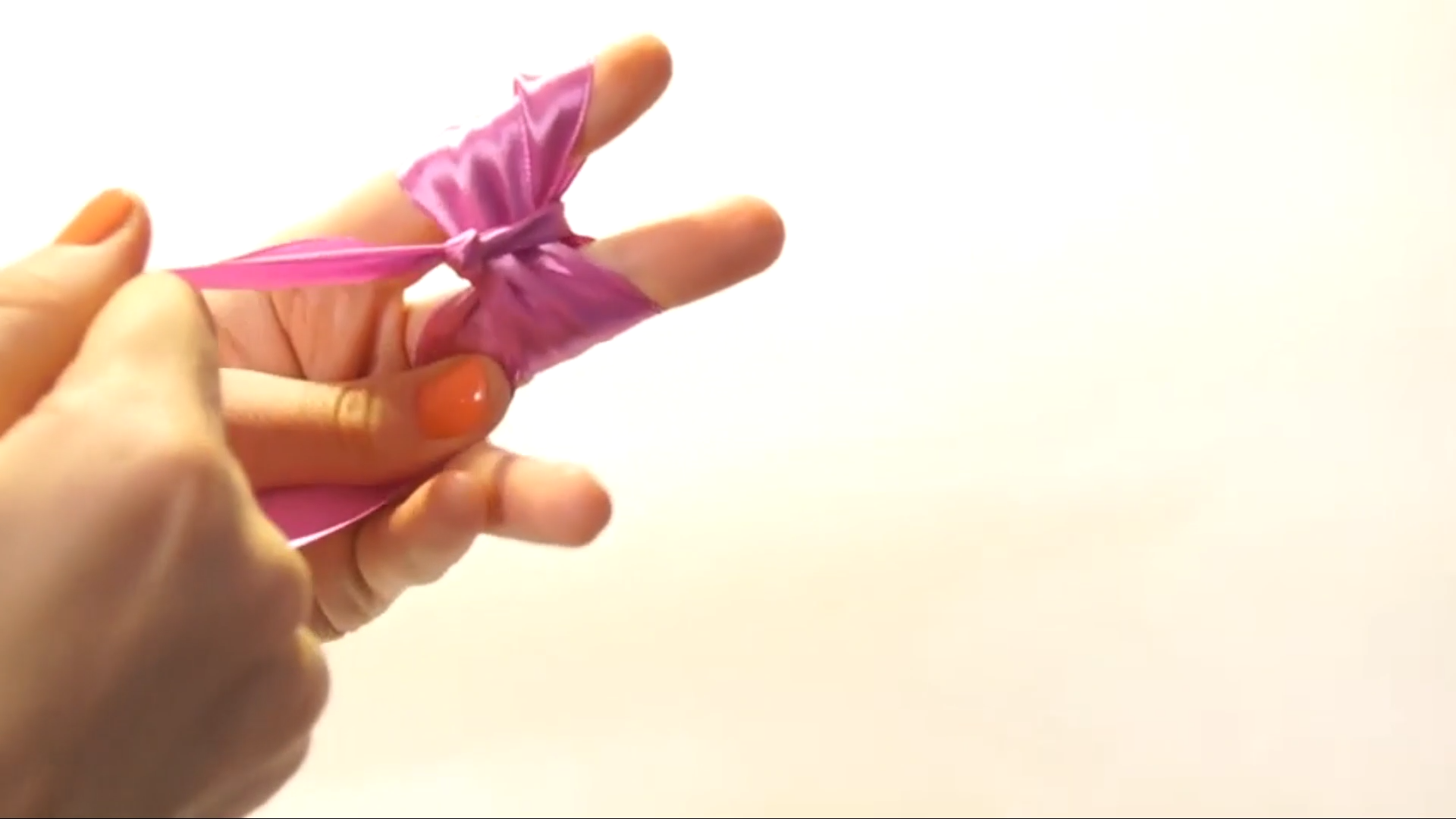 手工制作蝴蝶结简单打法，教你快速徒手打出一个漂亮的双蝴蝶结