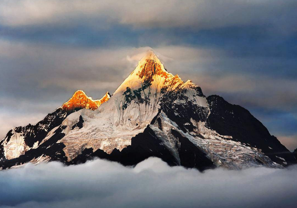 梅里雪山海拔不到7000米，为什么被禁止攀登？三个原因一针见血