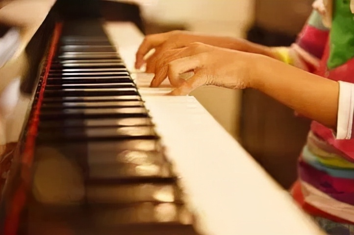 钢琴的5种基本演奏指法讲解，超级简单明了
