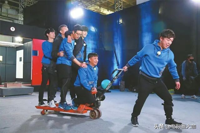 张艺兴宣告退出《极限挑战》，当初导演一句话，节目再遭观众炮轰
