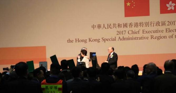 从基层到礼宾府，林郑月娥当选为香港首位女特首