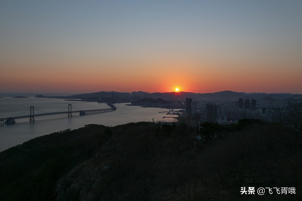 东北经济最发达的城市，不是省会，还被誉为浪漫之都