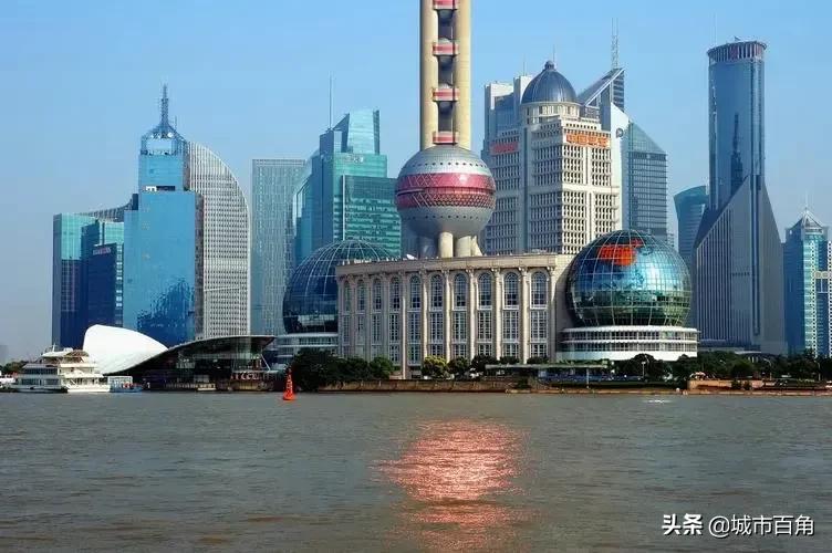 2022年我国10强城市最新发布：香港力压上海，杭州第7，南京垫底