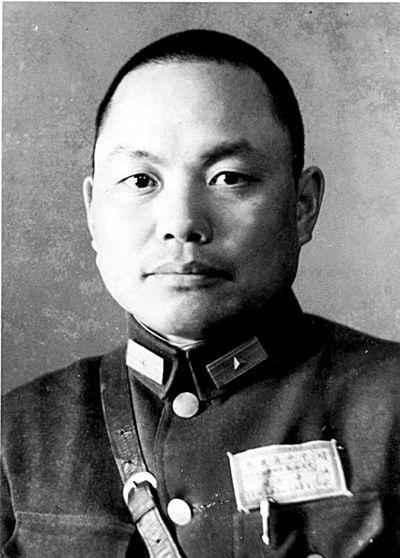 1940年黄桥战役,新四军被敌攻陷,粟裕撒谎:江南派几个团支援我们