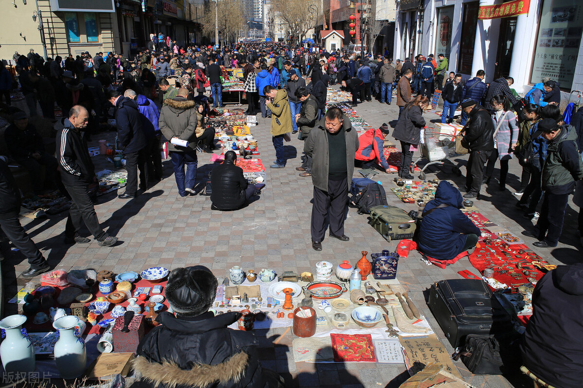 大学生摆摊卖玩具，一年狂赚120万，难不成摆地摊也有套路不成？