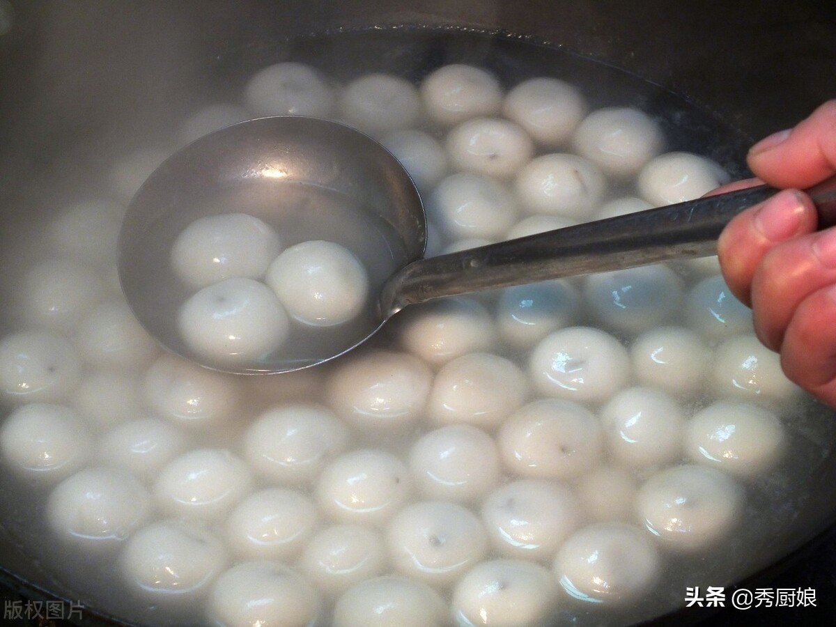 煮汤圆，切记不要开水下锅煮，牢记4个技巧，保证不破皮，不粘锅