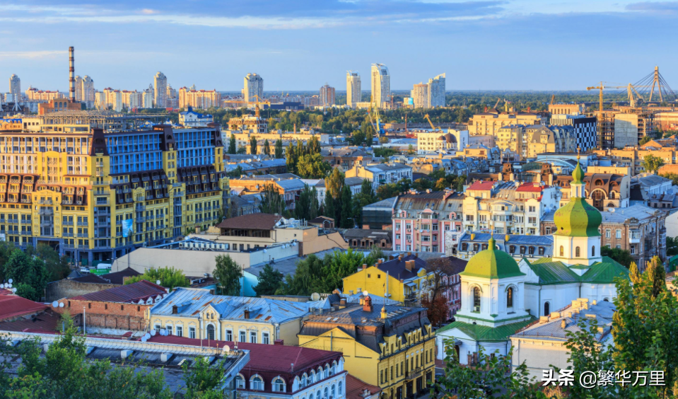 乌克兰经济高于甘肃省，人口4100万，普通人一月工资多少钱？
