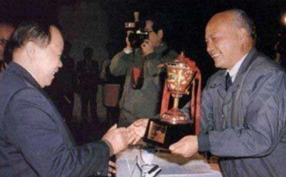 1996年，民革中央**在家中遇害，凶手竟是一名武警战士，他是谁