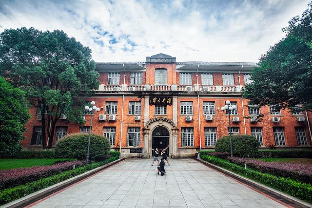 湖南大学建设新校区，为什么应该选址岳麓区含浦？原因是什么？