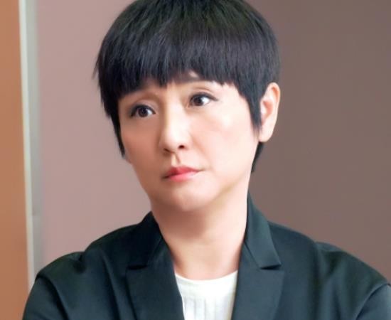 孔琳：王全安为蒋雯丽把她抛弃，7年恋人又把她抛弃，52岁还未婚