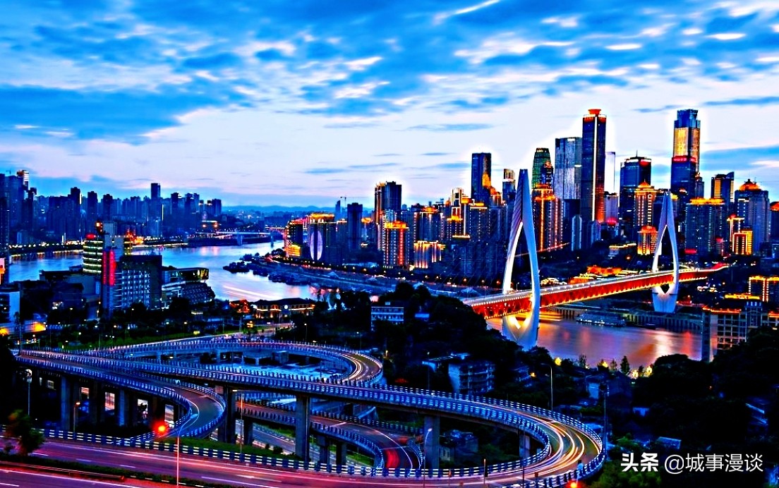 我国超大城市增至7个，成都成功晋级，深圳超过重庆、广州