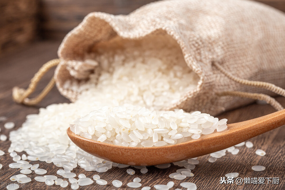 买大米时，注意区分“籼米”和“粳米”，差别不止一点，别挑错了