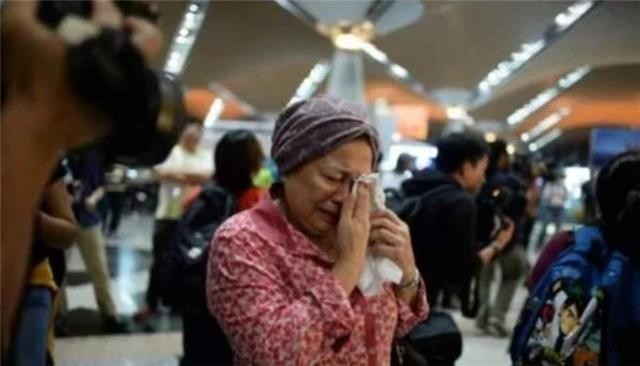 马航失联8年，拒绝高额赔偿的家属，有人还在奔波，有人已经去世