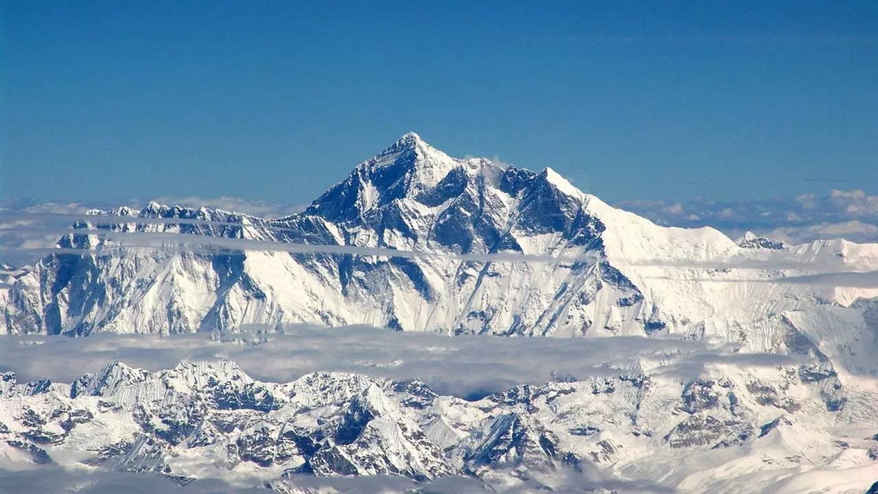 珠穆朗玛峰一半在中国，一半在尼泊尔，为何被普遍认为只属于我国