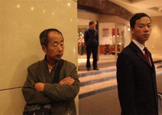 马航失联8年，拒绝高额赔偿的家属，有人还在奔波，有人已经去世