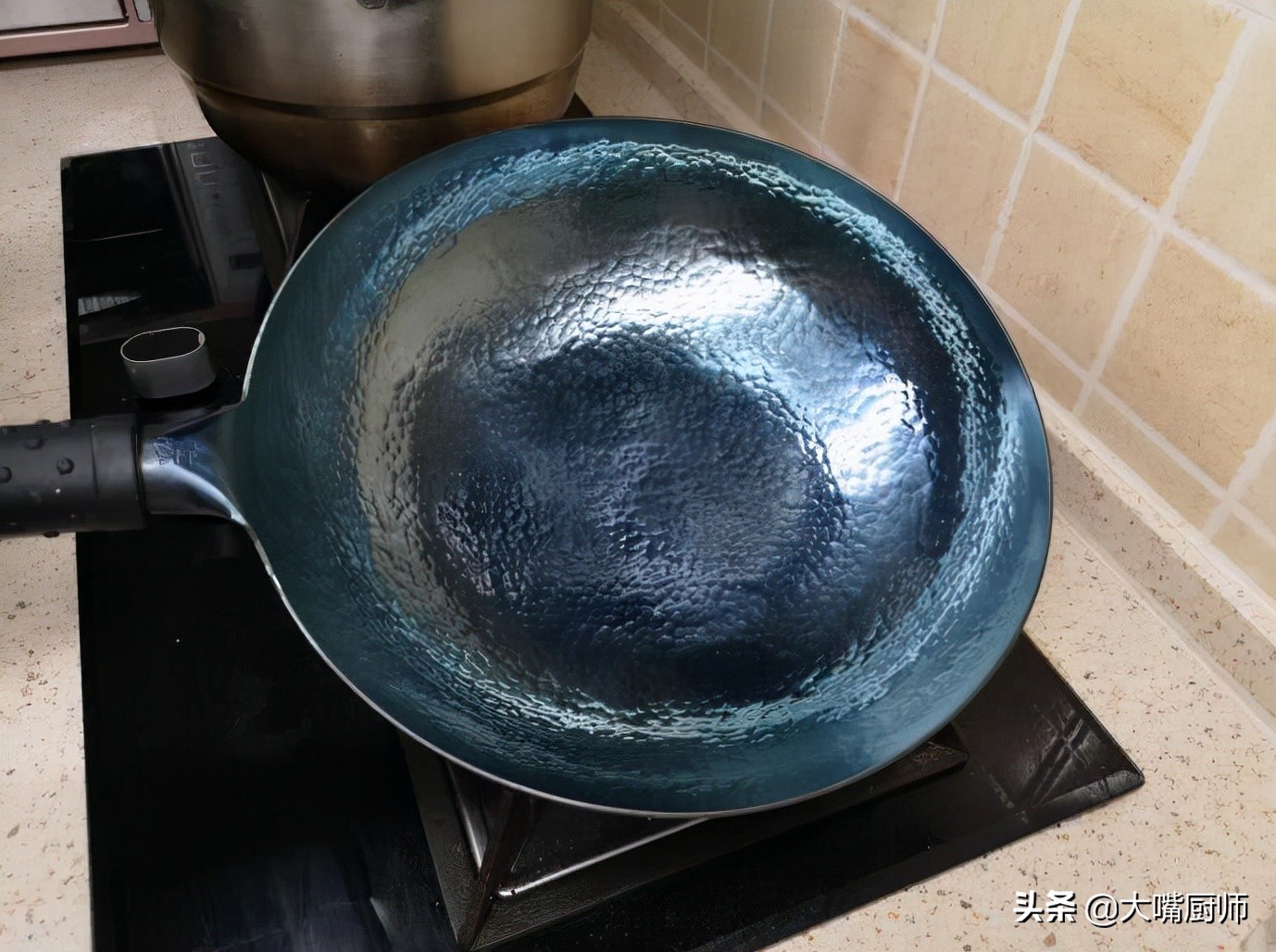 铁锅分“生铁”和“熟铁”，区别挺大，弄懂再买，学会开锅更好用
