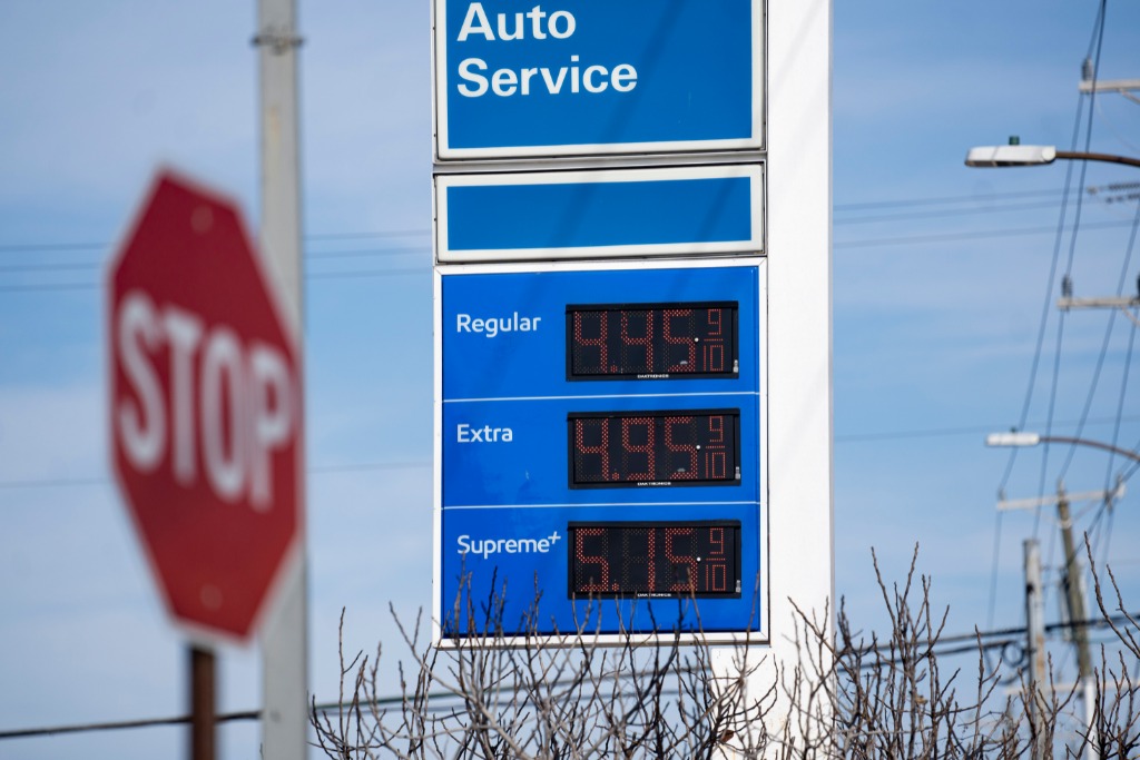 两周内上涨22% 美国汽油价格创新高