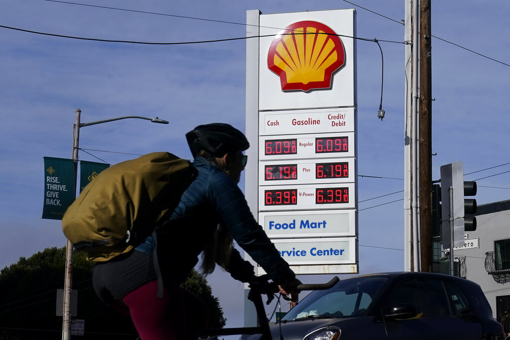 全美汽油均价下跌10美分，至每加仑4.27美元