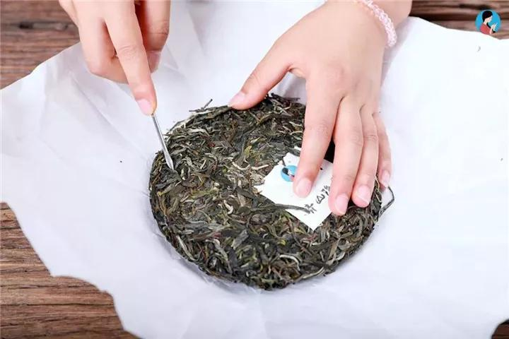 铁饼普洱茶那么硬，到底怎么才能撬开？