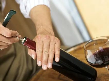 红酒知识丨如何轻松打开葡萄酒？