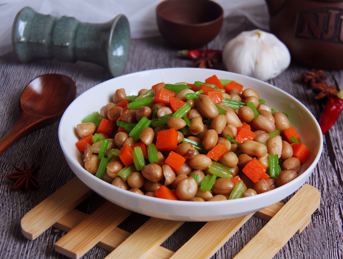 煮花生米时，关键是煮多久，记住这个时间，脆爽又入味，越嚼越香