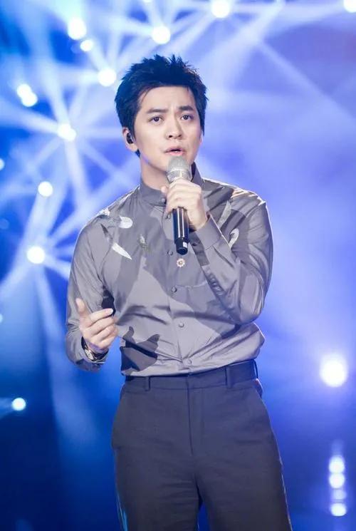 李健：在婚礼上捡到一个老婆，结婚24年无房无子