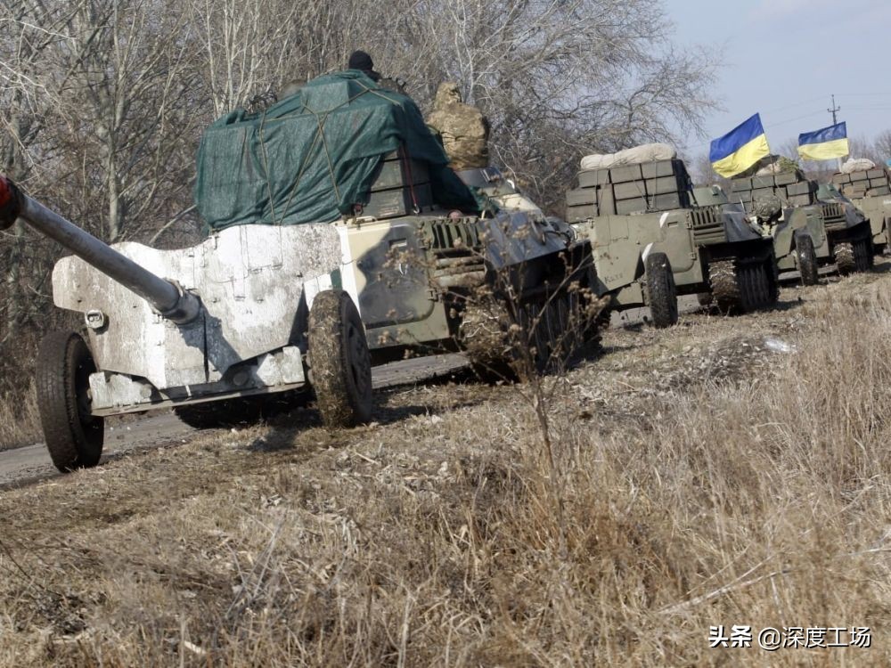 俄专家：乌克兰打得过俄军吗？俄军特种兵一到，数十万民兵都缴枪