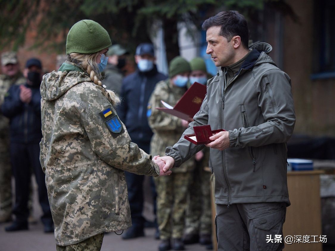 俄专家：乌克兰打得过俄军吗？俄军特种兵一到，数十万民兵都缴枪