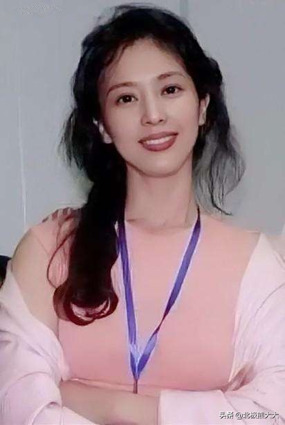 “好干爹”陈金飞：和刘晓莉交好，认刘亦菲做干女儿，捧红杨采玉